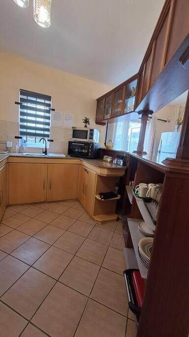 Sunshine Luxurious Villa:4 Mins Walk From Beach Flic en Flac Exterior photo