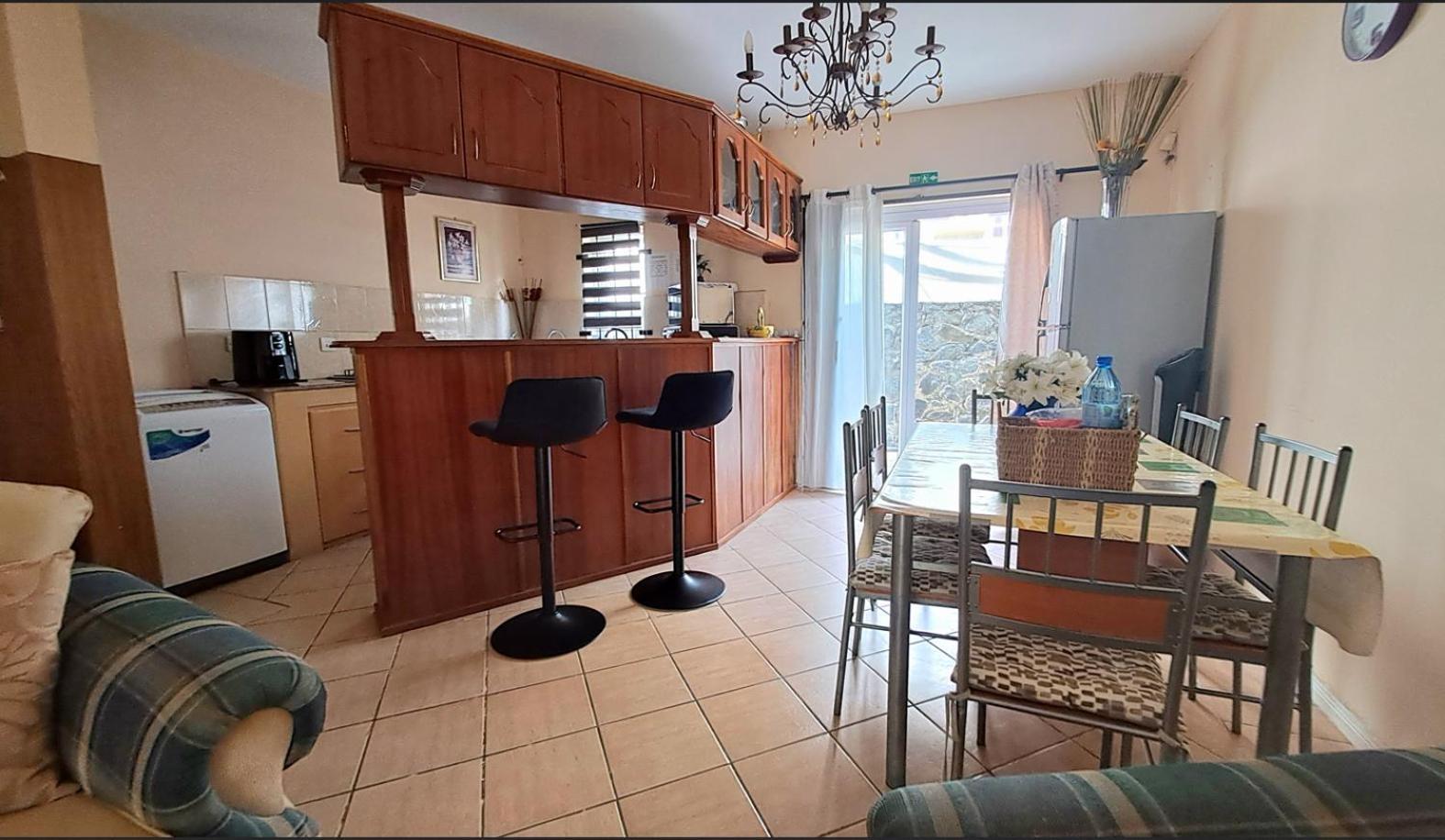 Sunshine Luxurious Villa:4 Mins Walk From Beach Flic en Flac Exterior photo